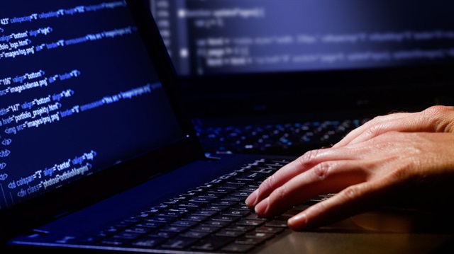 Hacker Ercan Fındıkoğlu   'bilgisayar sistemlerine izinsiz girmek', 'banka sahtekarlığı' ve 'para aklama' gibi suçlarla yargılanıyordu.