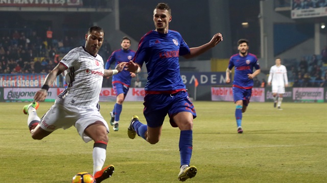 Beşiktaş maçında başarılı bir oyun sergileyen Barış Başdaş Quaresma ile girdiği bir pozisyonda yaralandı.