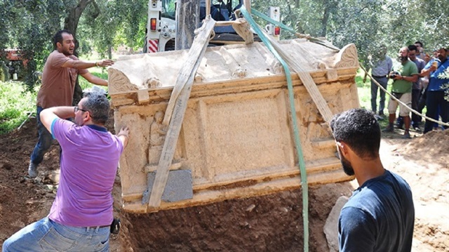 An ancient tomb was found in an olive grove in Iznik, Bursa.