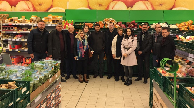 Batı Akdeniz İhracatçılar Birliği (BAİB) heyeti, Almanya'nın başkenti Berlin'de düzenlenen Fruit Logistica Fuarına katıldı.