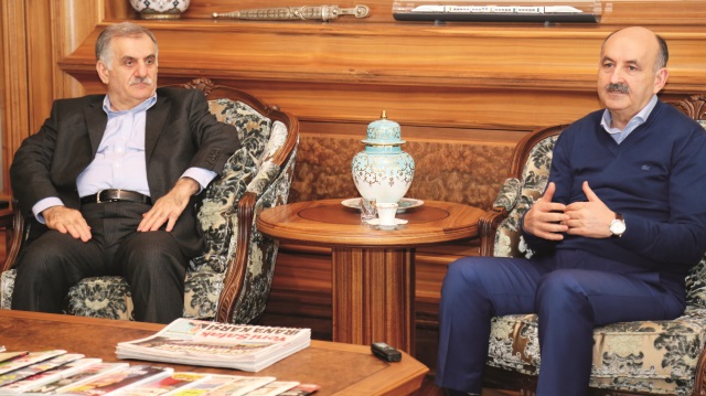 Çalışma Bakanı Mehmet Müezzinoğlu, Albayrak Grubu'nu ziyaret ederek Yönetim Kurulu Başkanı Ahmet Albayrak'la görüştü. Müezzinoğlu, milyonları ilgilendiren gelişmeyi Yeni Şafak'a anlattı.