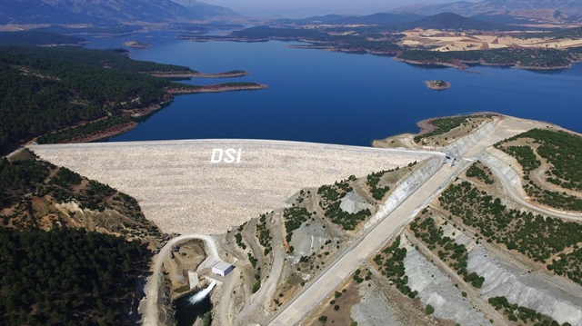 Adatepe Barajı ekonomiye 47 milyon lira katkı sağlayacak.

