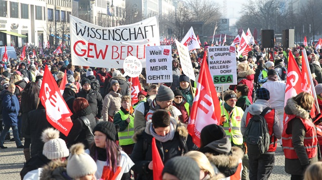 Almanya'da kamu çalışanları grev yaptı.