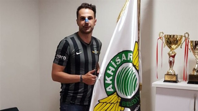 Fenerbahçe'den sorunlu ayrılan Serdar Kesimal, Akhisar'da da tutunamadı.