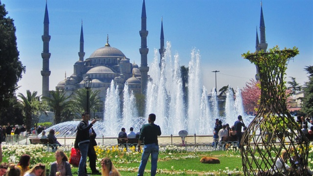 2016'da İstanbul'a gelen turist sayısı 10 milyona yaklaştı.