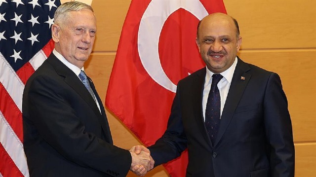 Turkish Defense Minister Fikri Işık (R) and U.S. Defense Secretary James Mattis (L). 