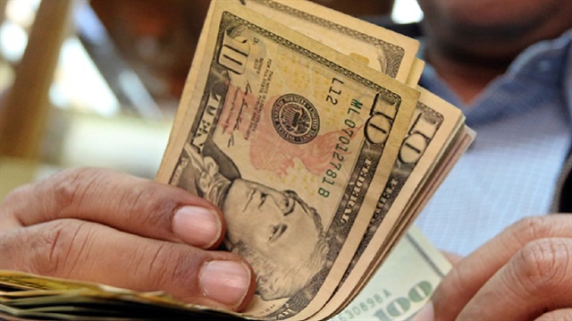 مصر تخفض سعر الدولار الجمركي إلى 16 جنيها