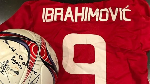 Ibrahimovic Avrupa Ligi'nde Saint-Etienne karşısında hat-trick yaptı.