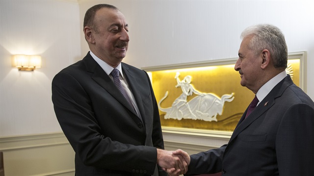 Başbakan Binali Yıldırım, temaslarda bulunmak üzere geldiği Almanya’da, Azerbaycan Cumhurbaşkanı İlham Aliyev ile görüştü. 
