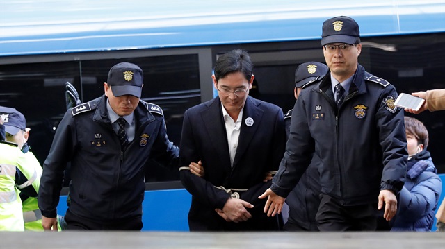 Samsung Group chief Jay Y. Lee arrives at the office of the independent counsel team in Seoul, South Korea.