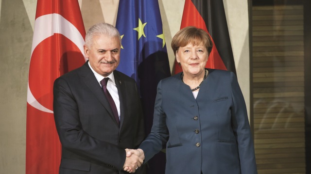 Başbakan Yıldırım, Münih'te Almanya Başbakanı Merkel ve ABD Başkan Yardımcısı Pence ile biraraya geldi.