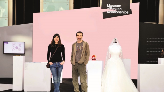 Hırvat sanatçılar Olinka Vištica ve Dražen Grubišic tarafından kurulan müzede aşk acısı çekenlerin bıraktığı hatıralar hikayeleriyle birlikte sergileniyor.