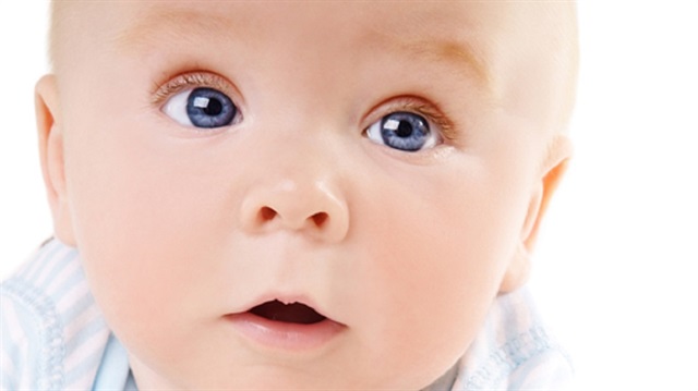 Bebekler doğumdan 3 ay sonra göz muayenesine götürülmeli.