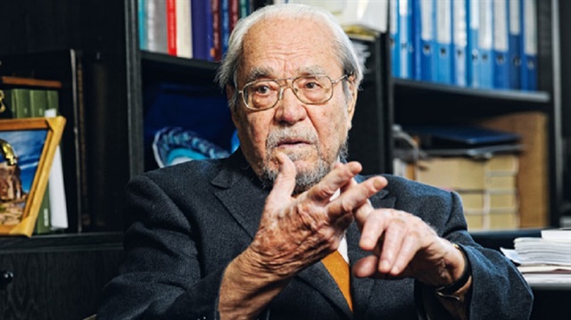 100 yaşındaki tarihçi-yazar Prof. Dr. Halil İnalcık, 25 Temmuz 2016'da Ankara'da tedavi gördüğü hastanede hayatını kaybetmişti.