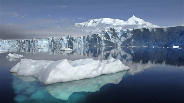 Özsoy, Antarktika'nın hiçbir dünya ülkesine ait olmadığını ancak 53 bayrak ülkesi tarafından yönetildiğini belirtti.