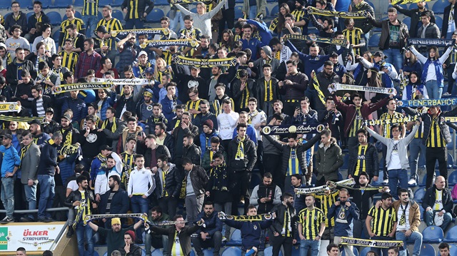 Kasımpaşa ile oynanan futbol maçında 12 bin kişi Fenerbahçe'ye destek verdi.