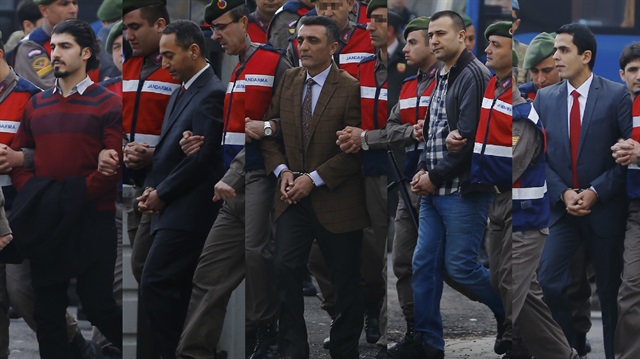 FETÖ'nün suikast timi yargılanacakları salona böyle getirildi. 