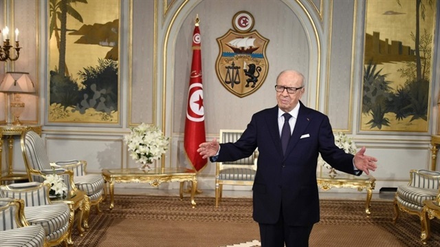 الرئيس التونسي يبدي استعداده لقاء حفتر في تونس