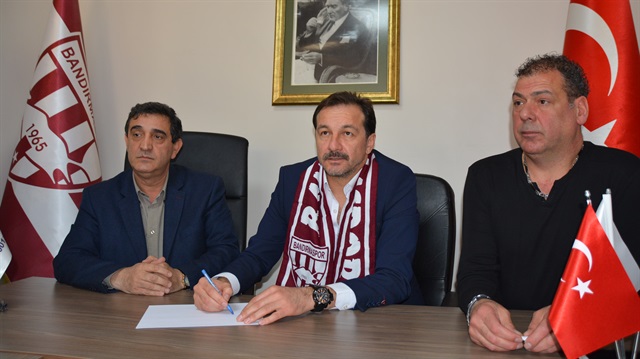 Genç teknik adam Yusuf Şimşek, TFF 1. Lig takımlarından Bandırmaspor'la anlaşmaya vardı. 