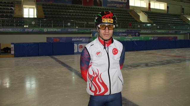 Dünya Üniversiteler Kış Oyunları'nda sürat pateni yarışlarını izledikten sonra bu spora başlayan ve milli takıma yükselen Hazar, EYOF 2017'deki başarısıyla organizasyon tarihinde gümüş madalya kazanan ilk Türk sporcu oldu.