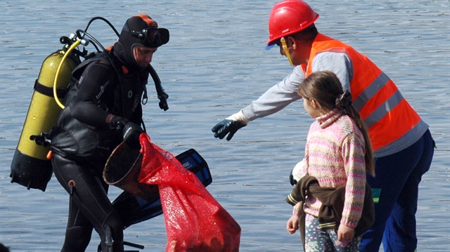 Bodrum'da deniz dibi ve kıyı temizliğine öğrenciler de destek verdi!
