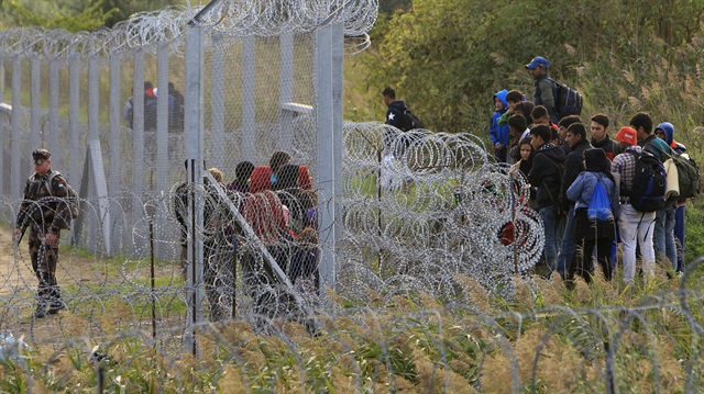 Macaristan, mültecilere karşı duvar üstüne duvar örüyor