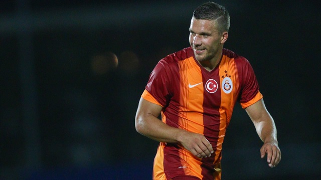 Galatasaraylı Podolski sosyal medyadan yine Fenerbahçe'yi hedef aldı.