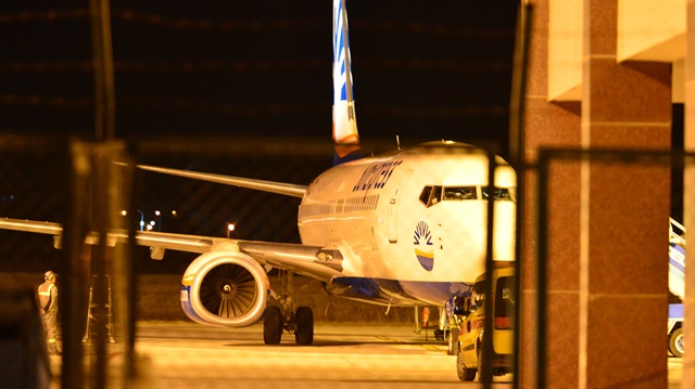 Düsseldorf-İzmir seferini yapan yolcu uçağı, Çanakkale'ye acil iniş gerçekleştirdi.