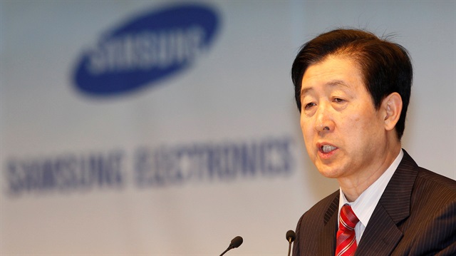 Choi Gee-sung, chief executive of South Korea's Samsung Electronics, speaks at a news conference