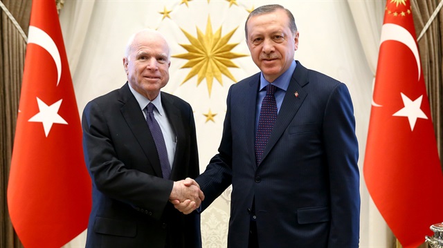 Cumhurbaşkanı Erdoğan, ABD'li Senatör McCain'i 20 Şubat'ta Külliye'de kabul etmişti.