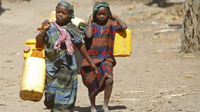 Children carry empty jerry cans in Somalia
