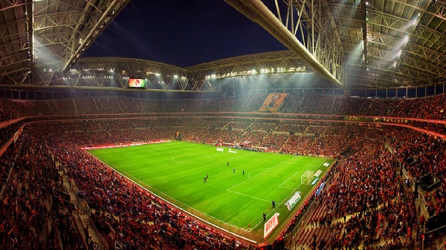 Pazartesi günü Türk Telekom Arena'da Galatasaray ile Beşiktaş karşı karşıya gelecek.