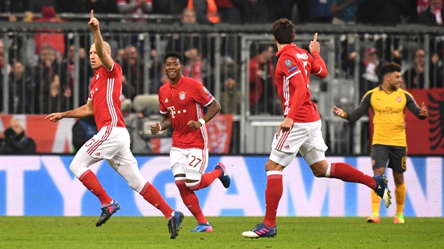 Bayern Münih, Hamburg'u 8-0 yenerek zirve hakimiyetini sürdürdü. 