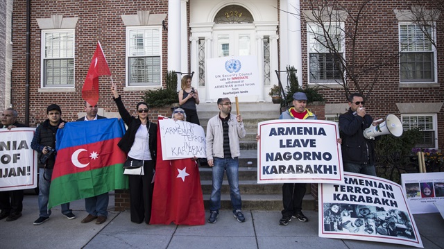 أتراك وأذريون يتظاهرون في واشنطن ونيويورك إحياءً لذكرى مجزرة "خوجالي"