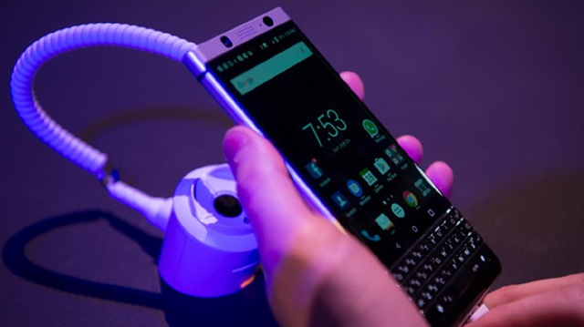 بلاك بيري تصدر هاتفها الذكي الجديد من إنتاج شركة صينية