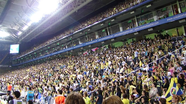 Fenerbahçe taraftarı alınan kötü sonuçların ardından futbolculara tepki göstermek için sosyal medyadan çağrıda bulunuyor.