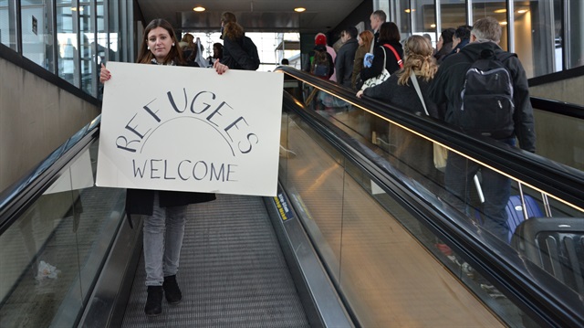 Kopenhag Havalimanı'nda mültecilere destek gösterisi

