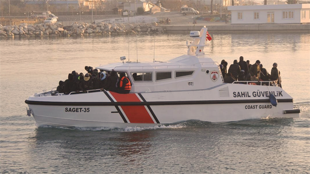 İzmir'de Sahil Güvenlik Ekipleri tarafından 17- 24 Şubat tarihleri arasında gerçekleştirilen operasyonlarda 135 kaçak göçmen, 5 göçmen kaçakçısı ve 2 terör örgütü mensubu yakalandı. 