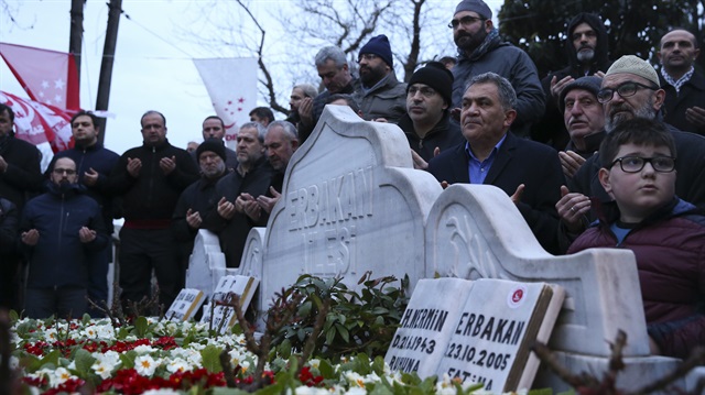 Prof. Dr. Necmettin Erbakan, mezarı başında anıldı. 