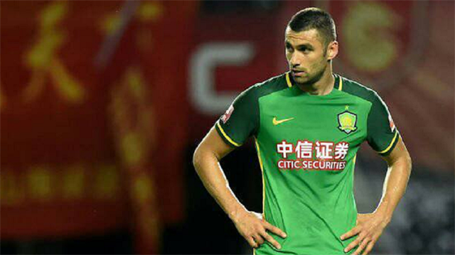 Burak Yılmaz Beijing Guoan formasıyla çıktığı 28 maçta 17 gol atarken 2 de asist yaptı.