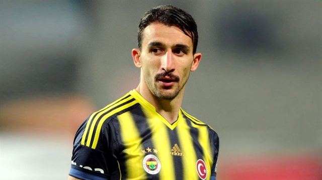 Fenerbahçe'nin ikinci kaptanı Mehmet Topal, Gaziantep maçının devre arasında takım arkadaşlarına tepki gösterdi.
