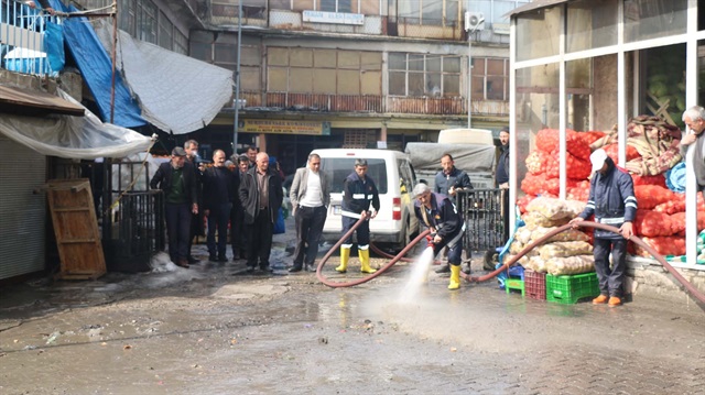 Bitlis’te cadde ve sokaklar yıkandı