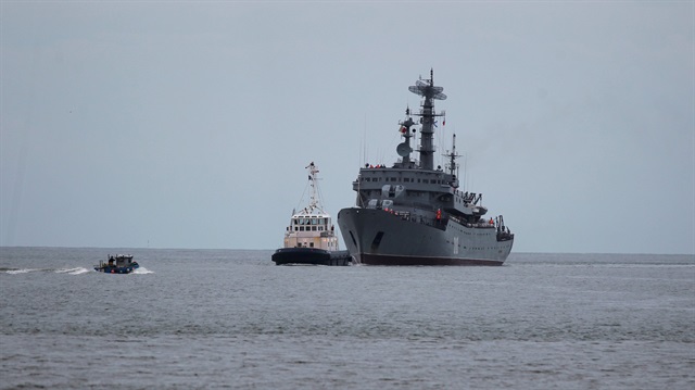 The Russian navy frigate Smolny arrives at the Saint-Nazaire STX Les Chantiers de l'Atlantique 