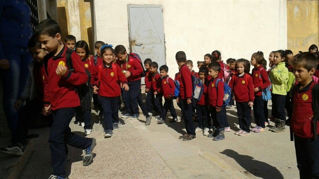مسؤول تركي: 200 ألف طفل سوري يتلقون تعليمهم في مدارسنا