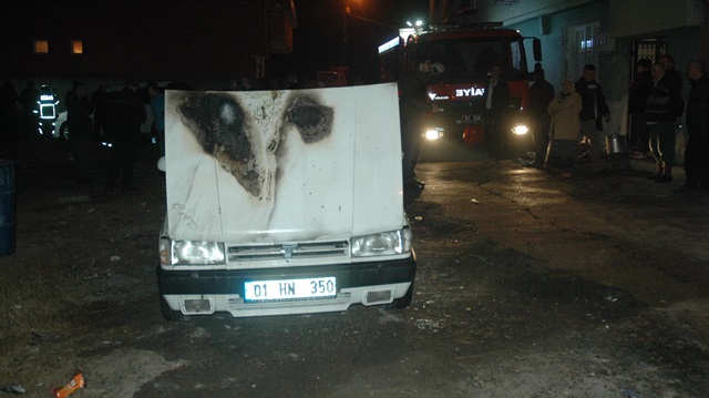 Adana'da 3 otomobil kundaklandı