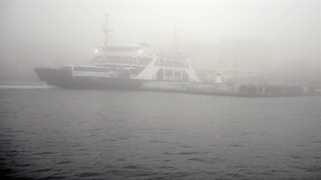 Çanakkale Boğazı'nda dün akşam ve bu sabah yoğun sis etkili oldu.