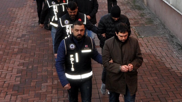 Bartın'da, FETÖ/PDY soruşturması kapsamında adliyeye sevk edilen 6 akademisyen ve 1 polis tutuklandı.