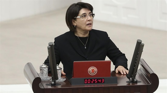 HDP Milletvekili Layla Zana, terör soruşturması kapsamında gözaltına alınmış, ardından adli kontrol şartıyla serbest bırakılmıştı. 