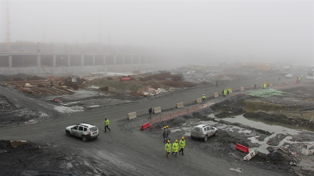 Yoğun sis altındaki çalışmalar havadan drone ile görüntülendi.