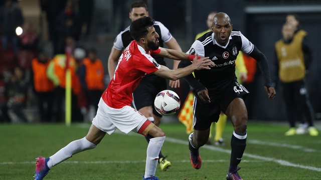 Babel daha önce Liverpool forması da giymişti.